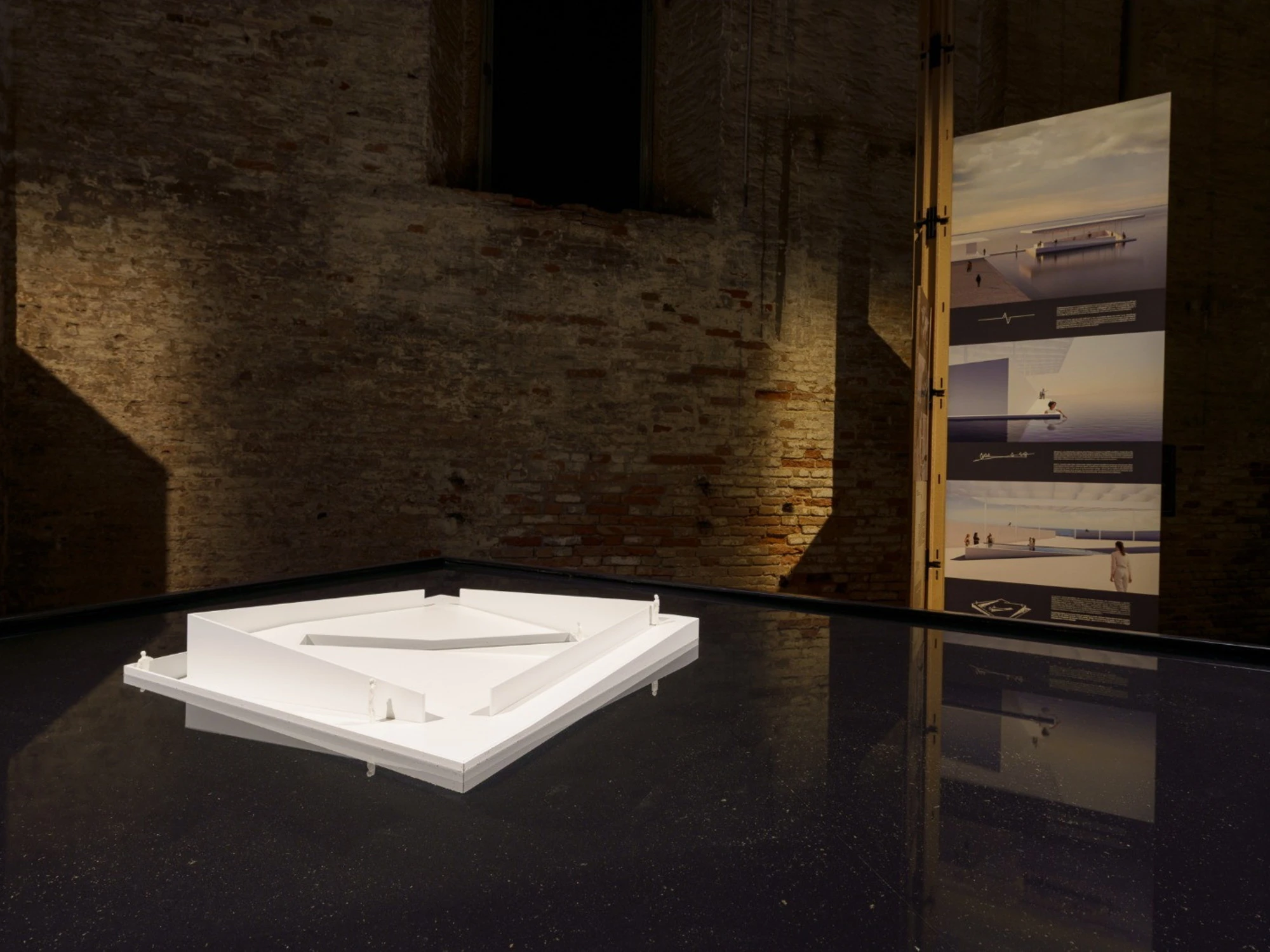 AquaPraça: progetto speciale alla Biennale Architettura 2025 attualmente ormeggiato all’Arsenale di Venezia e aperto al pubblico