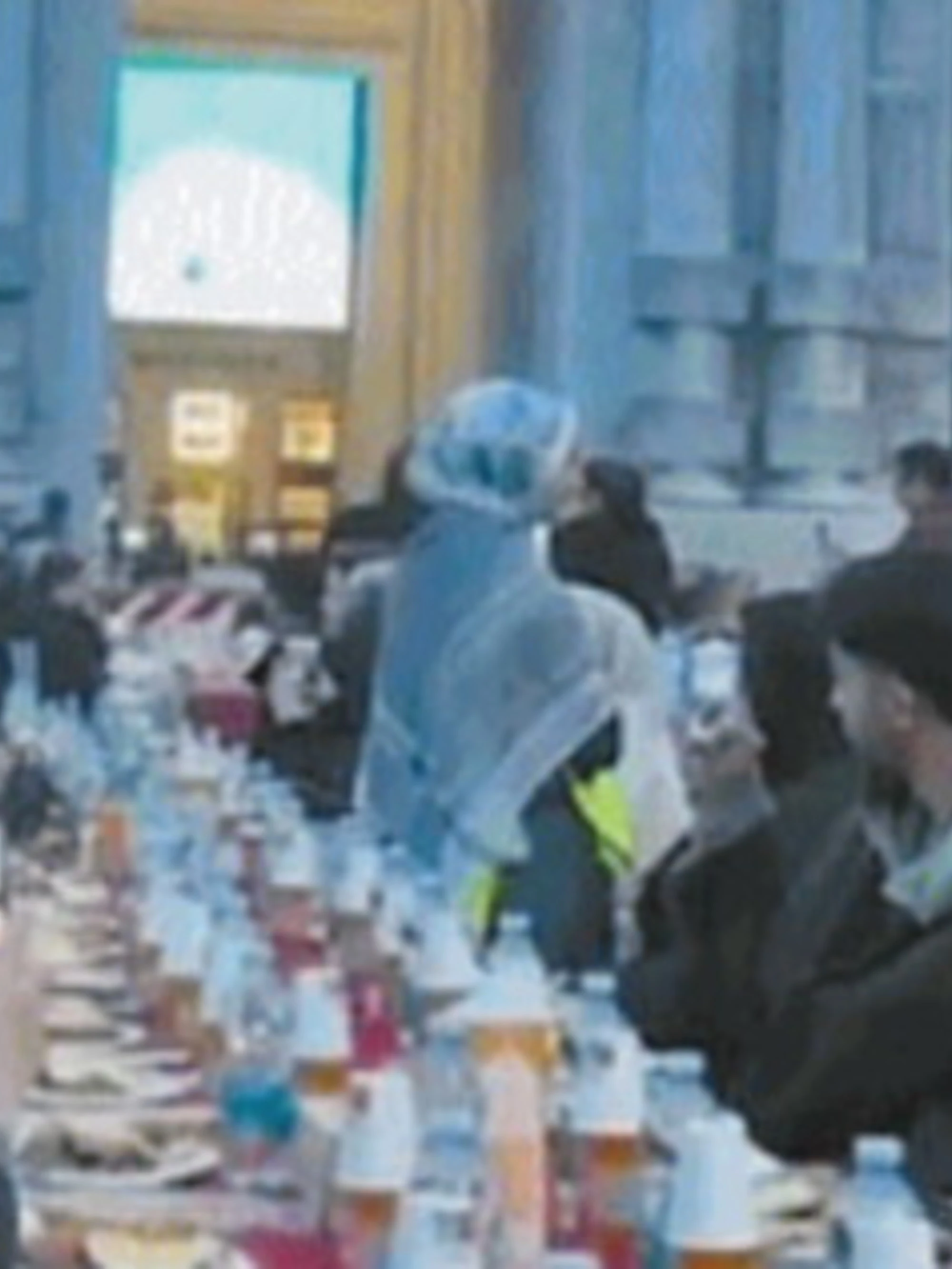 A Milano gli islamici cenano e pregano in piazza (con il patrocinio del comune Pd)