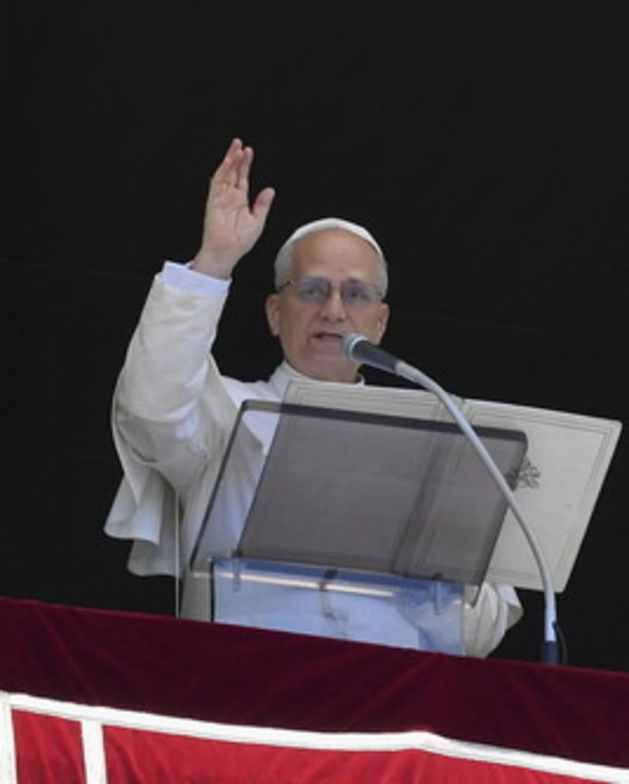 Leone XIV, la prima preghiera a San Pietro: le parole sulla Cina e "l'ideologia comunista"
