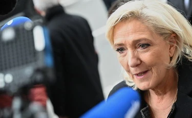 Marine Le Pen, "aria condizionata per tutti i francesi": la bomba elettorale e sinistra in tilt