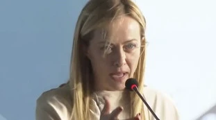 Giorgia Meloni avvisa l'Ue: "Non perdere neanche un euro"
