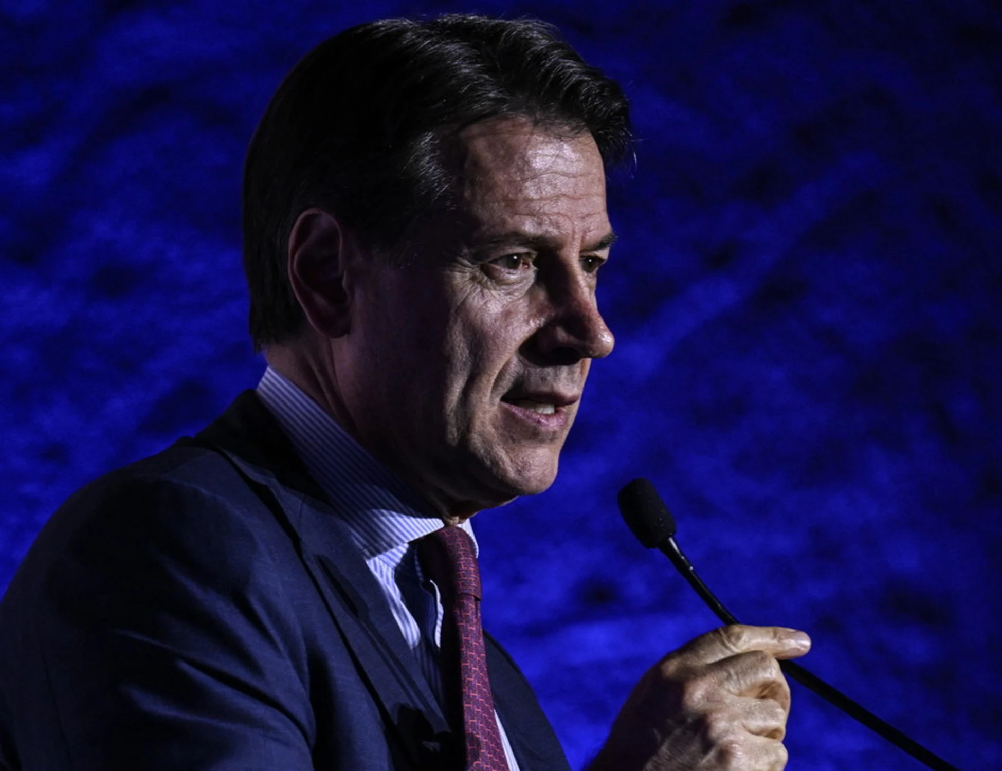 Giuseppe Conte, "farisei e anime belle": la sinistra deflagra