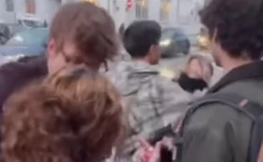 Francia, attivista di destra pestato a morte dagli antifa: aveva solo 23 anni