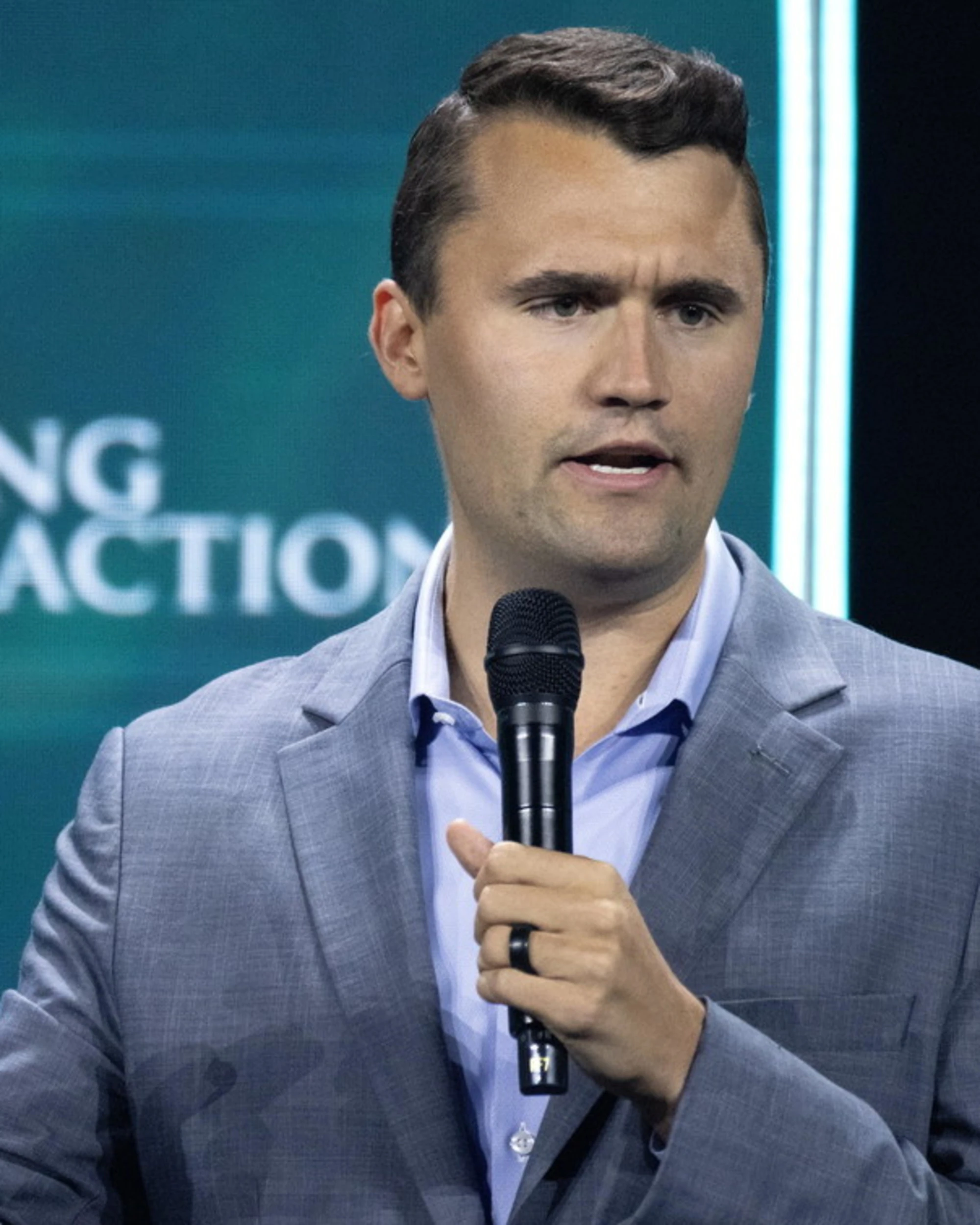 Dopo la morte di Charlie Kirk la Bibbia vola