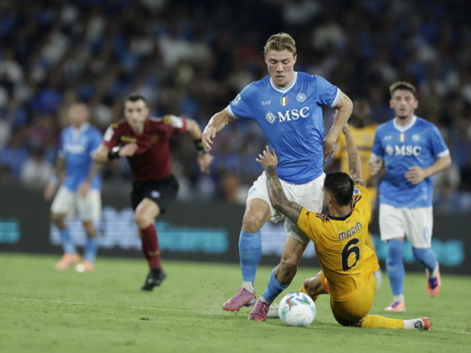 Il Napoli piega il Pisa e continua a volare