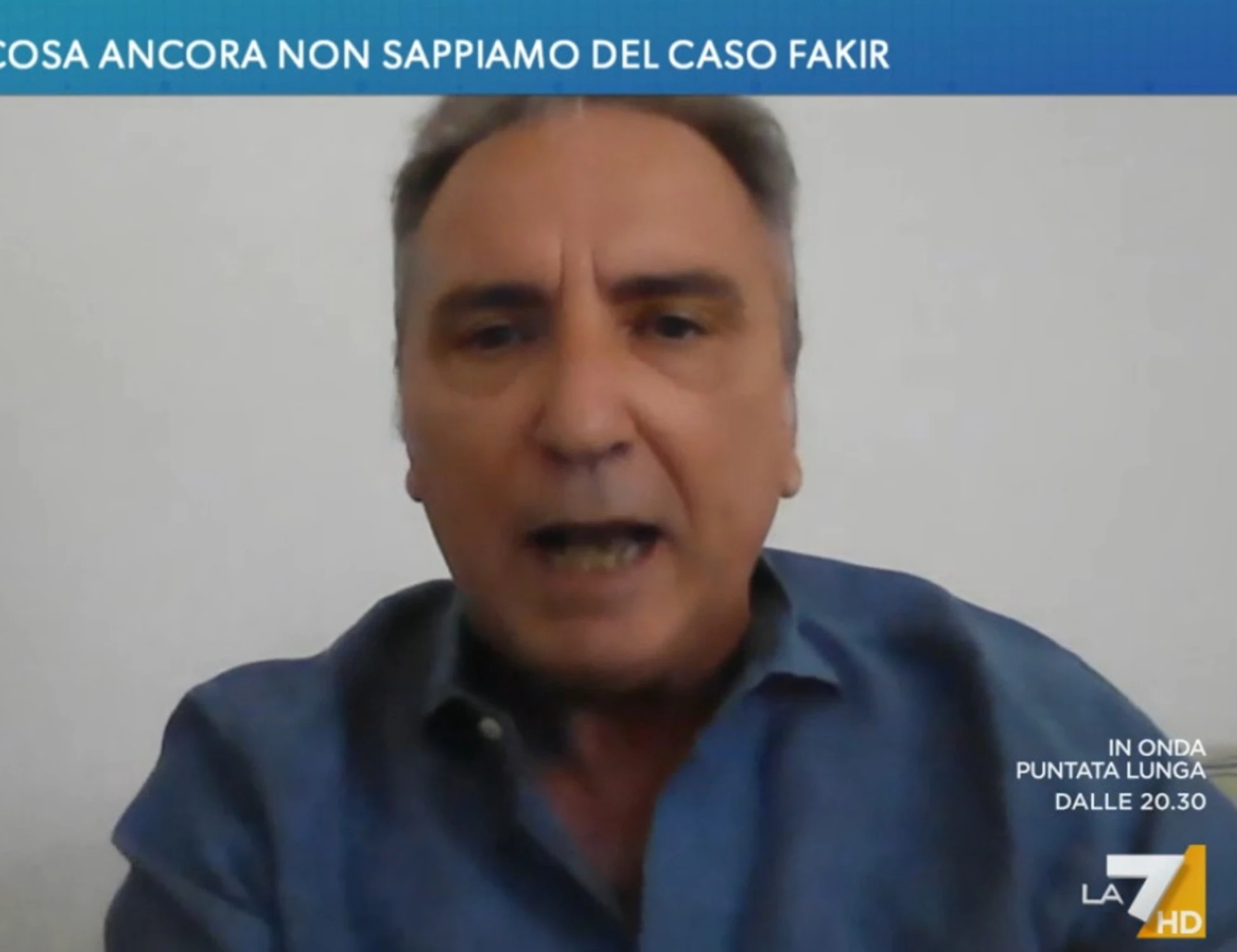 Fakir, Antonello Caporale perde la testa a La7: "Fascista urlatore!"