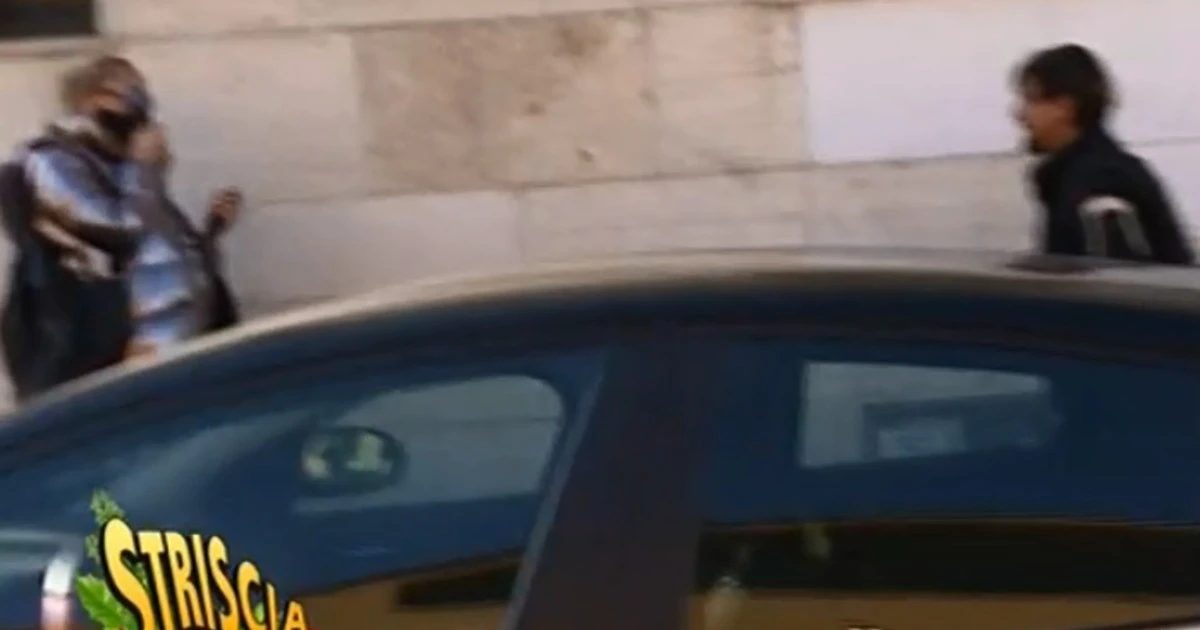 Striscia la Notizia, gaffe di Valerio Staffelli: beccato così con "Ilary" Blasi