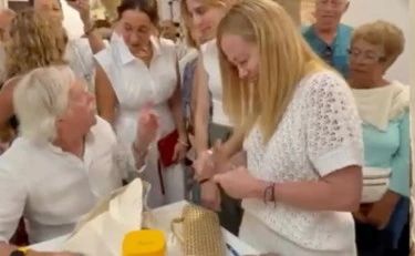 Meloni, le conchiglie regalate alla figlia Ginevra? "Prima di accusare, informatevi": scoppia il caso