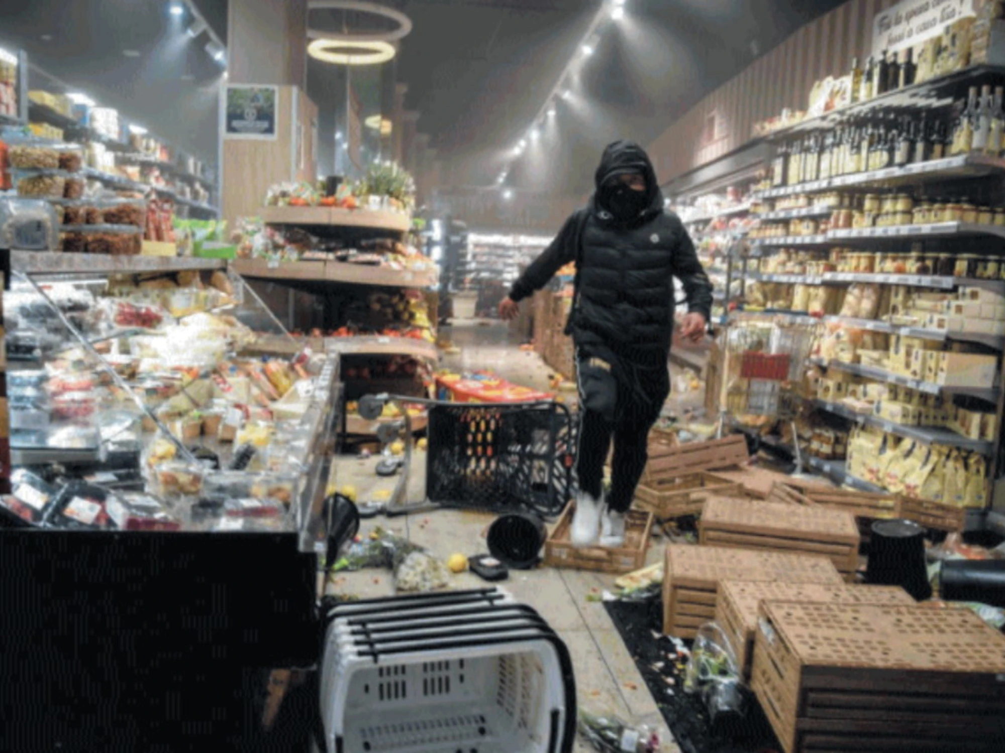 Milano, delinquenti d'importazione. E la sottomissione all'Islam: le notizie su Libero oggi