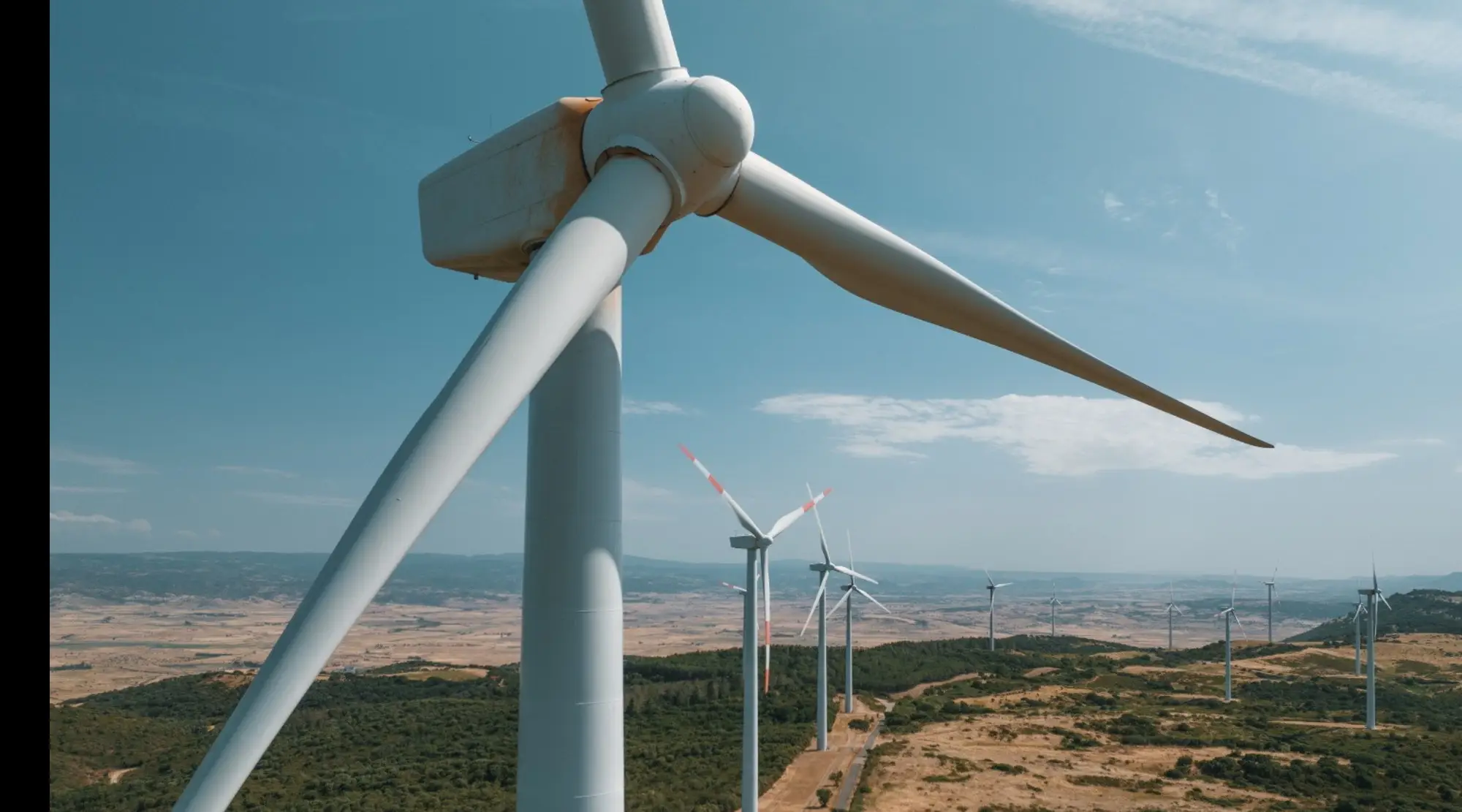 Puglia protagonista della transizione energetica: Enel punta su eolico, fotovoltaico e accumulo