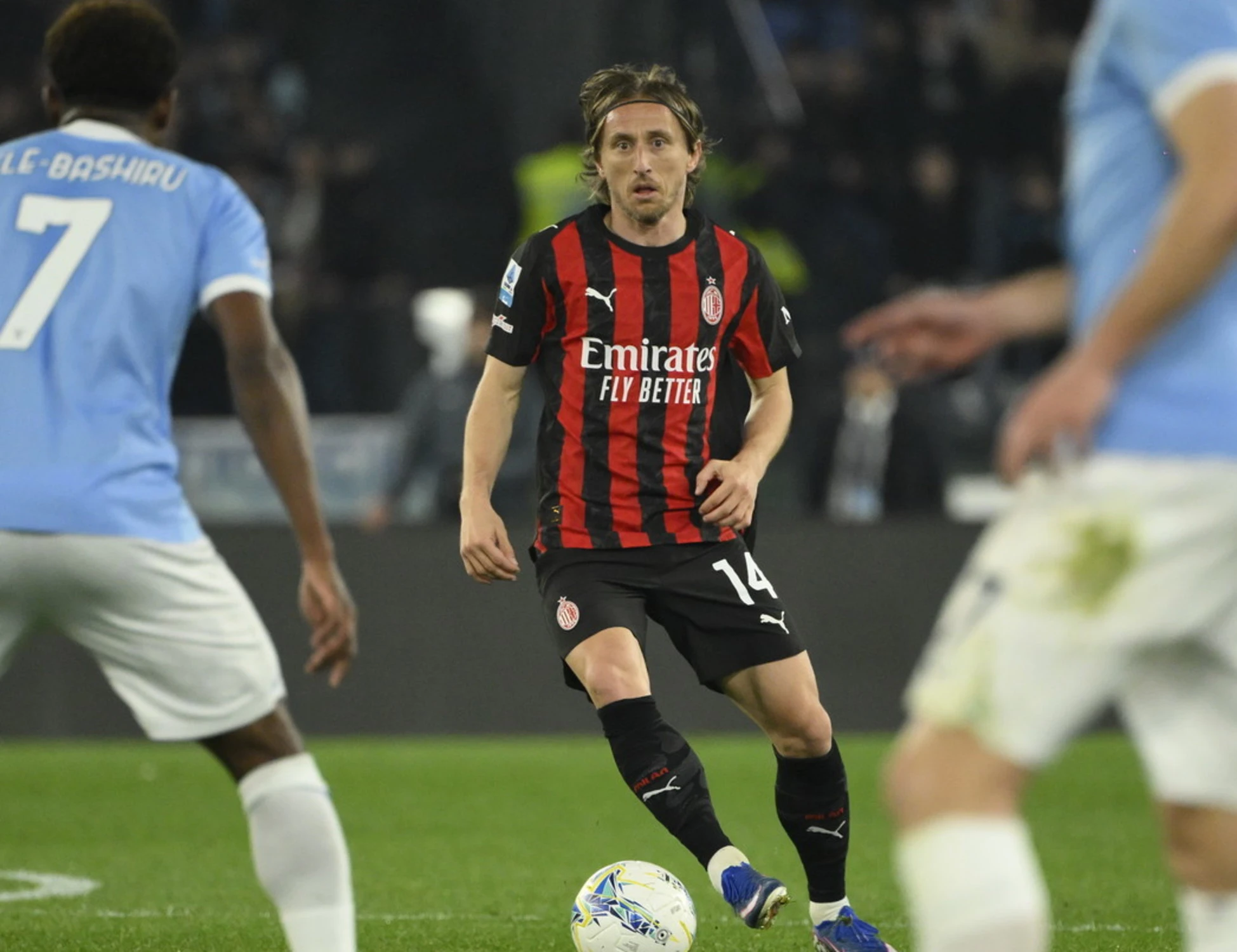 Milan, all'Olimpico vince la Lazio 1 a 0: l'inter si avvicina allo Scudetto