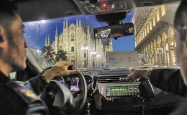 Milano, fugge all'alt e vuole investire gli agenti: toh, dove lo beccano