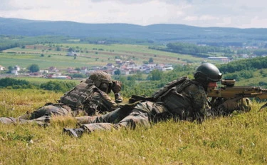 Nato in uscita dal Kosovo, aerei e navi Usa in Europa ridotti della metà