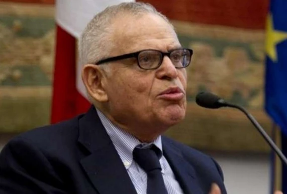 Bombardare in Europa, la soluzione estrema di Luttwak: &quot;Dove radere tutto al suolo&quot;