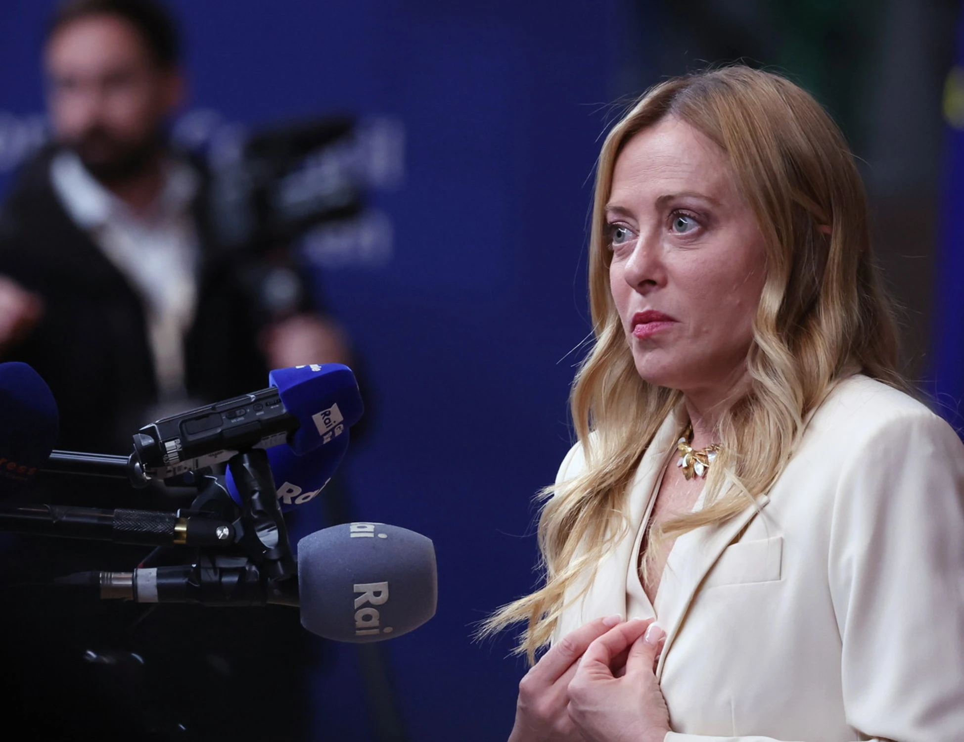 Meloni dopo il Consiglio Ue: "Contenta del risultato". Poi la rivelazione sul colloquio Sánchez
