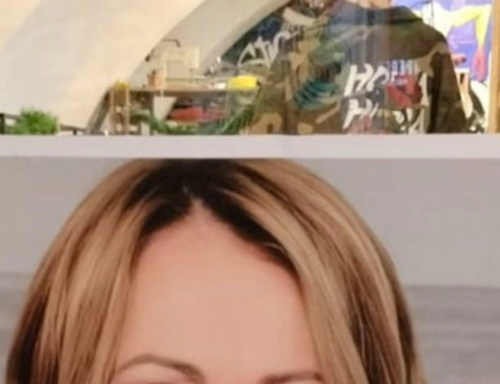 Meloni, manifesto-choc a Bolzano: ritratta come Hitler