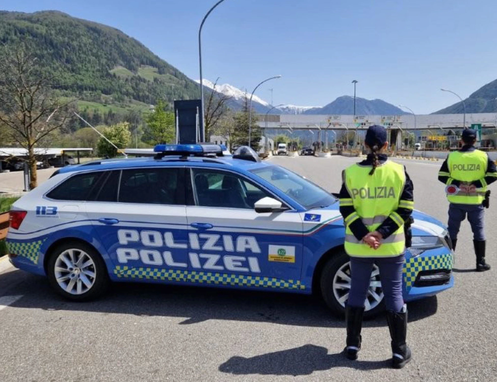 Vicenza, non si ferma all'alt e sfreccia a 170 km/h: inseguimento sulla A4