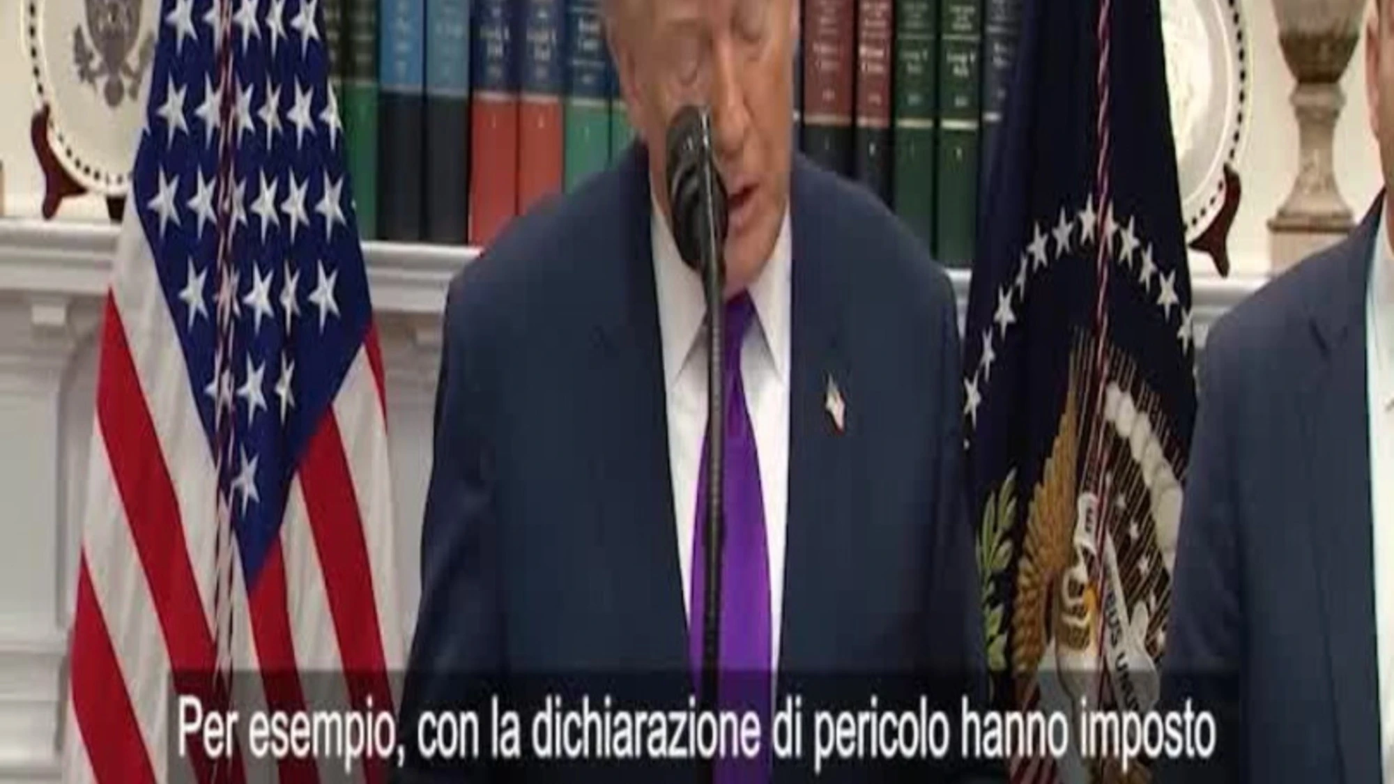 Trump cancella le norme di Obama: "Tutto questo è morto, finito"