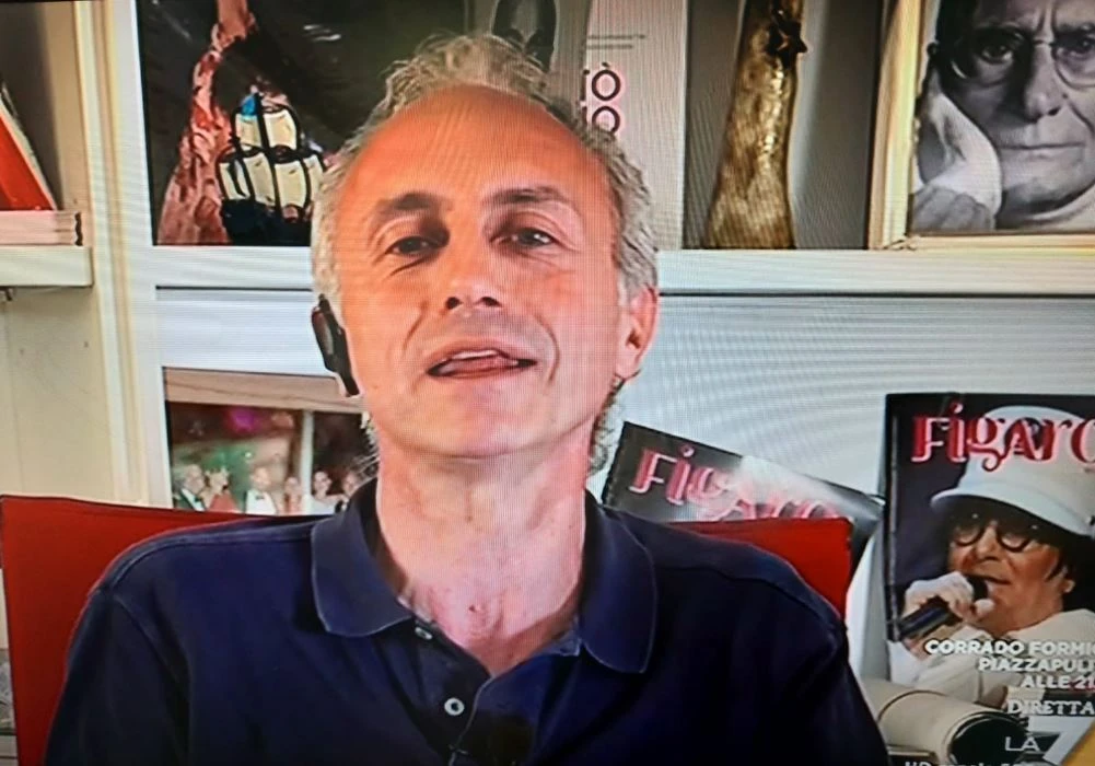 Marco Travaglio a Tagadà: "Cacca e risotto". L'ha detto davvero, lo sconcerto di Tiziana Panella in diretta