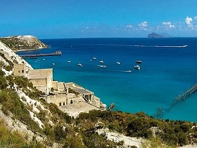 Nell'arcipelago delle Eolie un resort progettato nel rispetto dell'ambiente