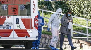 Coronavirus, l'allarme dell'Iss: "In media trascorrono otto giorni tra sintomi e decesso"