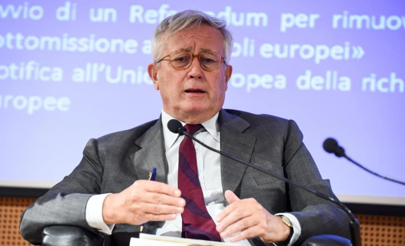 Giulio Tremonti: "Siamo ridotti così male per salvare tedeschi e francesi"