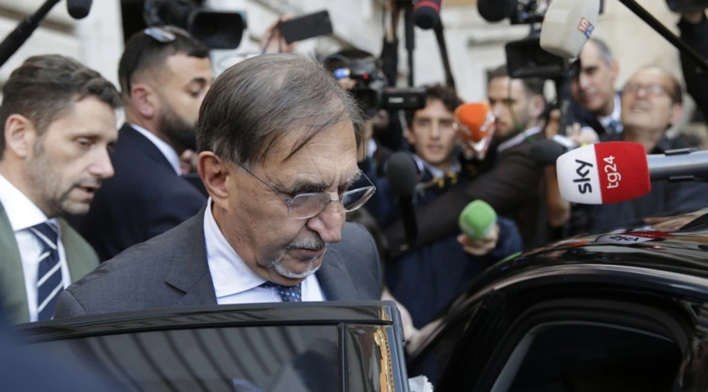 Ignazio La Russa, "ti schifa": le terribili minacce, sinistra in silenzio