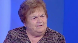 C'è posta per te, la signora a cui "salta" la dentiera? Ecco chi è Sarina, un passato clamoroso