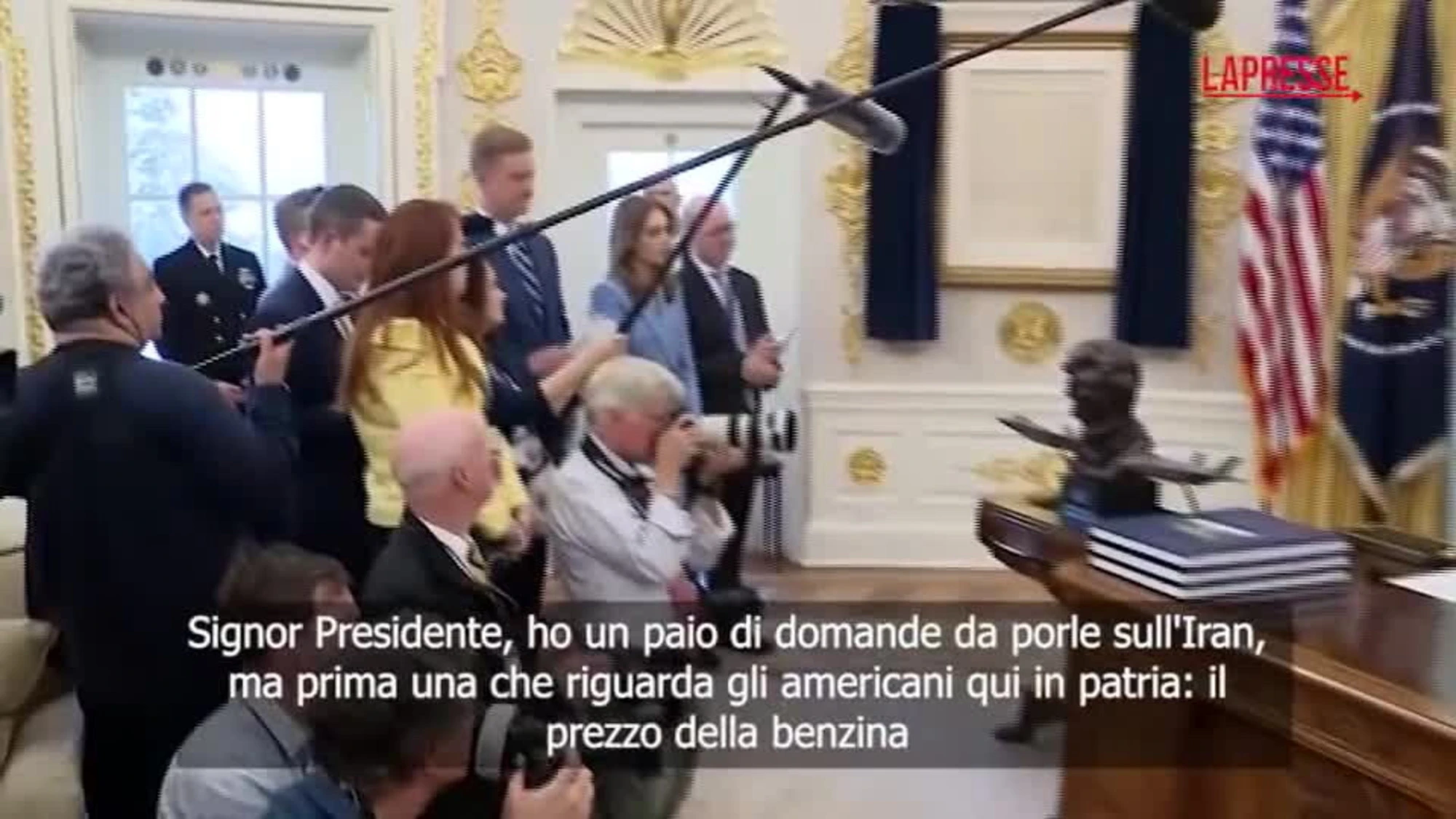 Iran, Trump: "Benzina a 4$? Almeno un Paese non ci lancerà un'arma nucleare tra sei mesi"