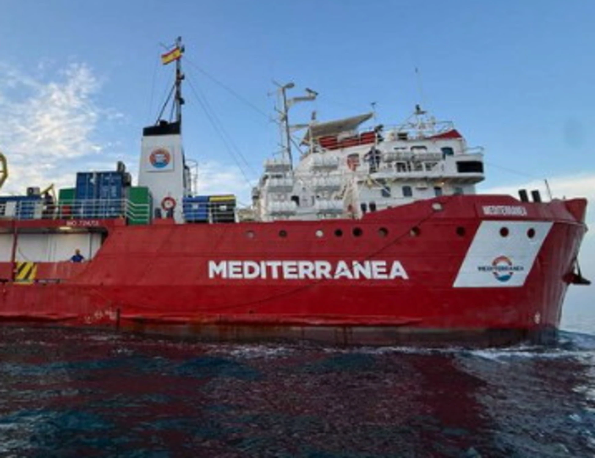 Mediterranea, il Pd sul barcone di Casarini? Siluro FdI: "Scendete dalla nave"