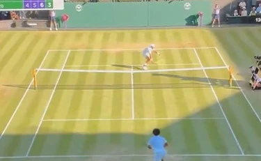 Berrettini magico a Wimbledon: Fils annichilito, il punto da "tutti in piedi"