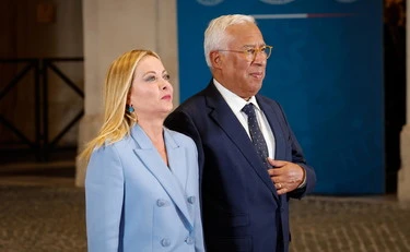 Giorgia Meloni "donna forte dell'Europa": i media incoronano la premier