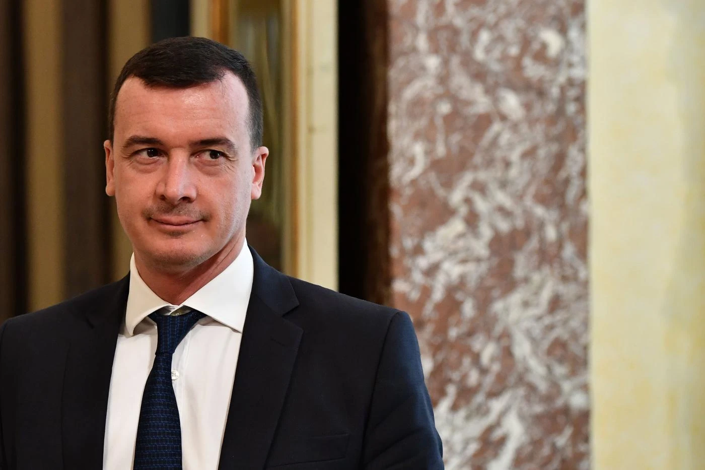Rocco Casalino, l'anti-casta M5s che si fa aprire la portiera: ma perché?