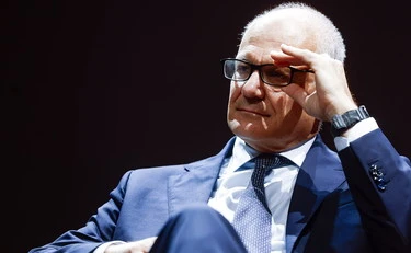 Pd, l'ennesimo delirio di Roberto Gualtieri: "C'è in gioco la Costituzione"