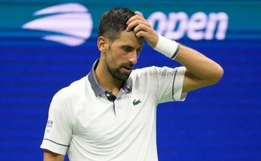 Sinner, Djokovic rosica: "Perché lui lo fa?", folle pressing sul fisioterapista