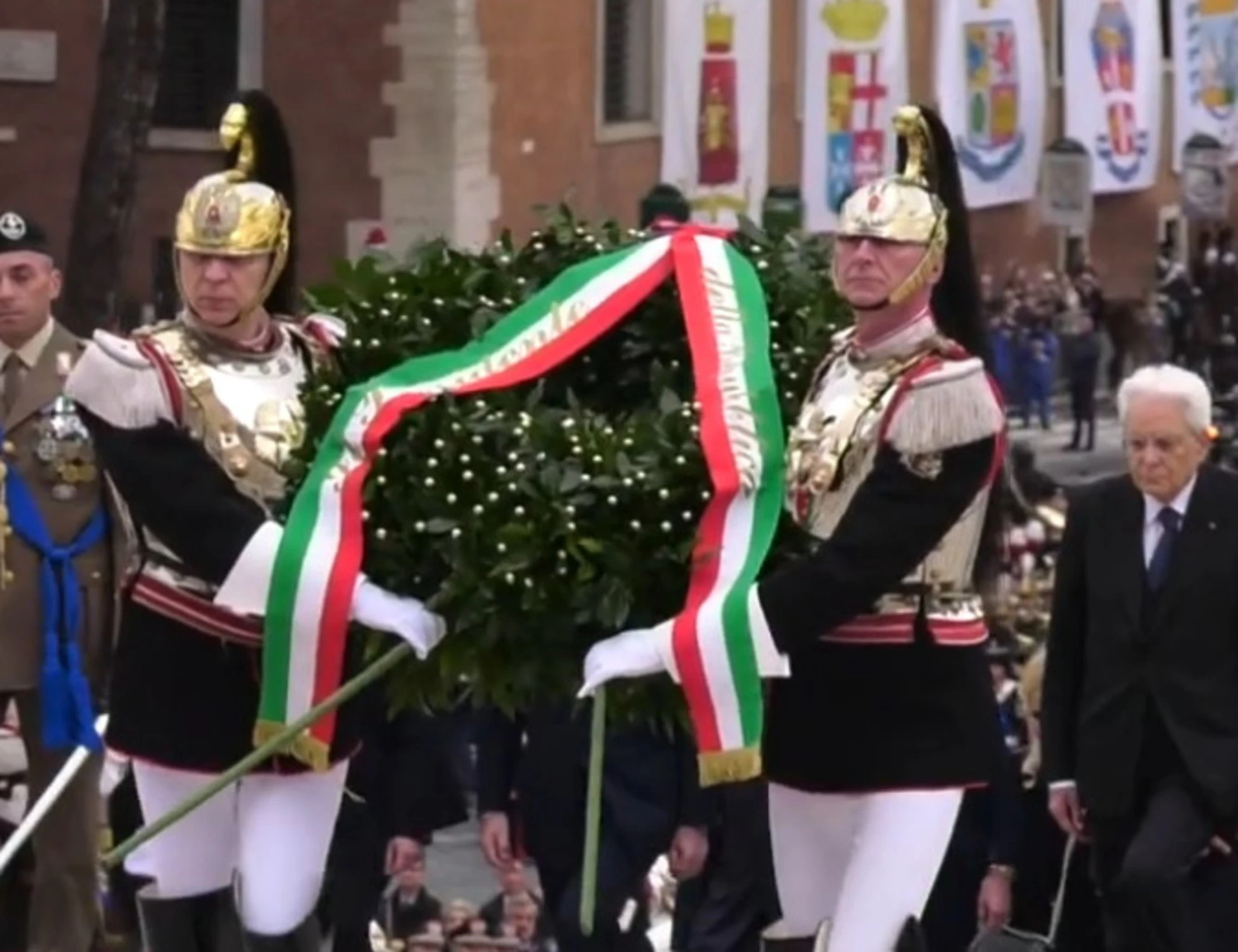 Così la sinistra vuole cancellare il ricordo della Vittoria