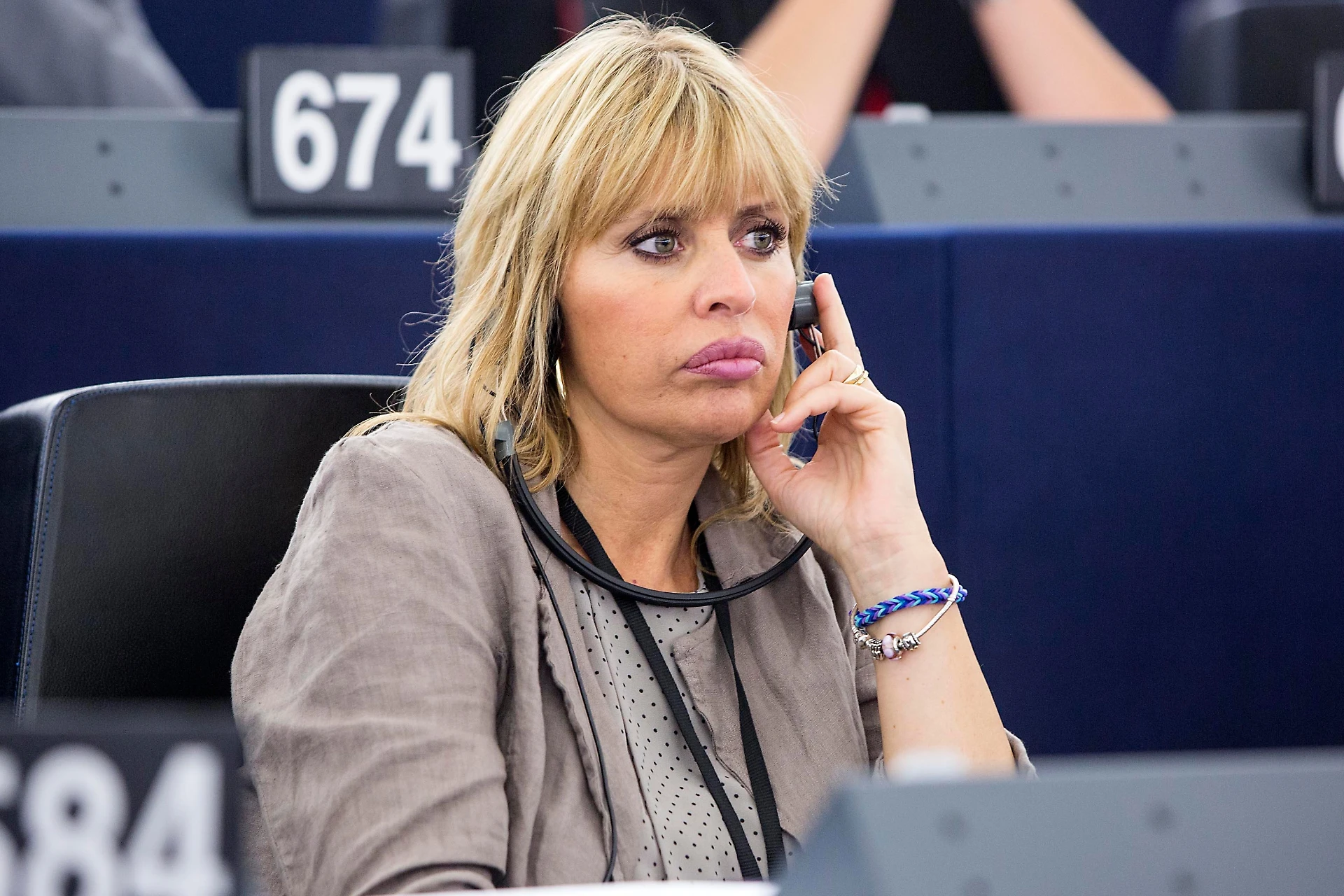 Alessandra Mussolini, scatta la censura per le foto della tomba del Duce: "Non mi fermeranno mai"
