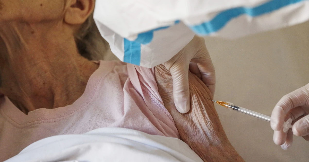 Coronavirus Arezzo, giallo in una Rsa con 10 anziani positivi: erano vaccinati e isolati 