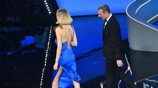 Sanremo 2023, Ferragni "massacrata" per la corazza "d'oro": "Che c***"