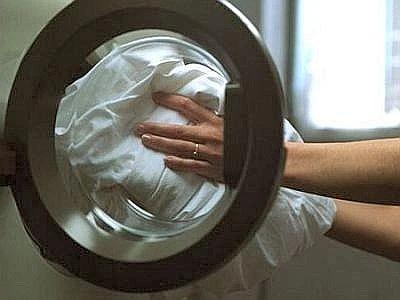 Tre 'ghiottoni' di energia tra le pareti di casa: ferro, lavatrice e aspirapolvere