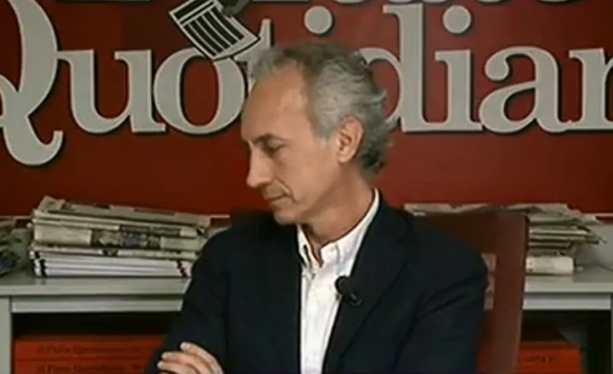 Marco Travaglio provocato da Matteo Ricci del Pd sclera: prima si zittisce, poi gli trema la voce