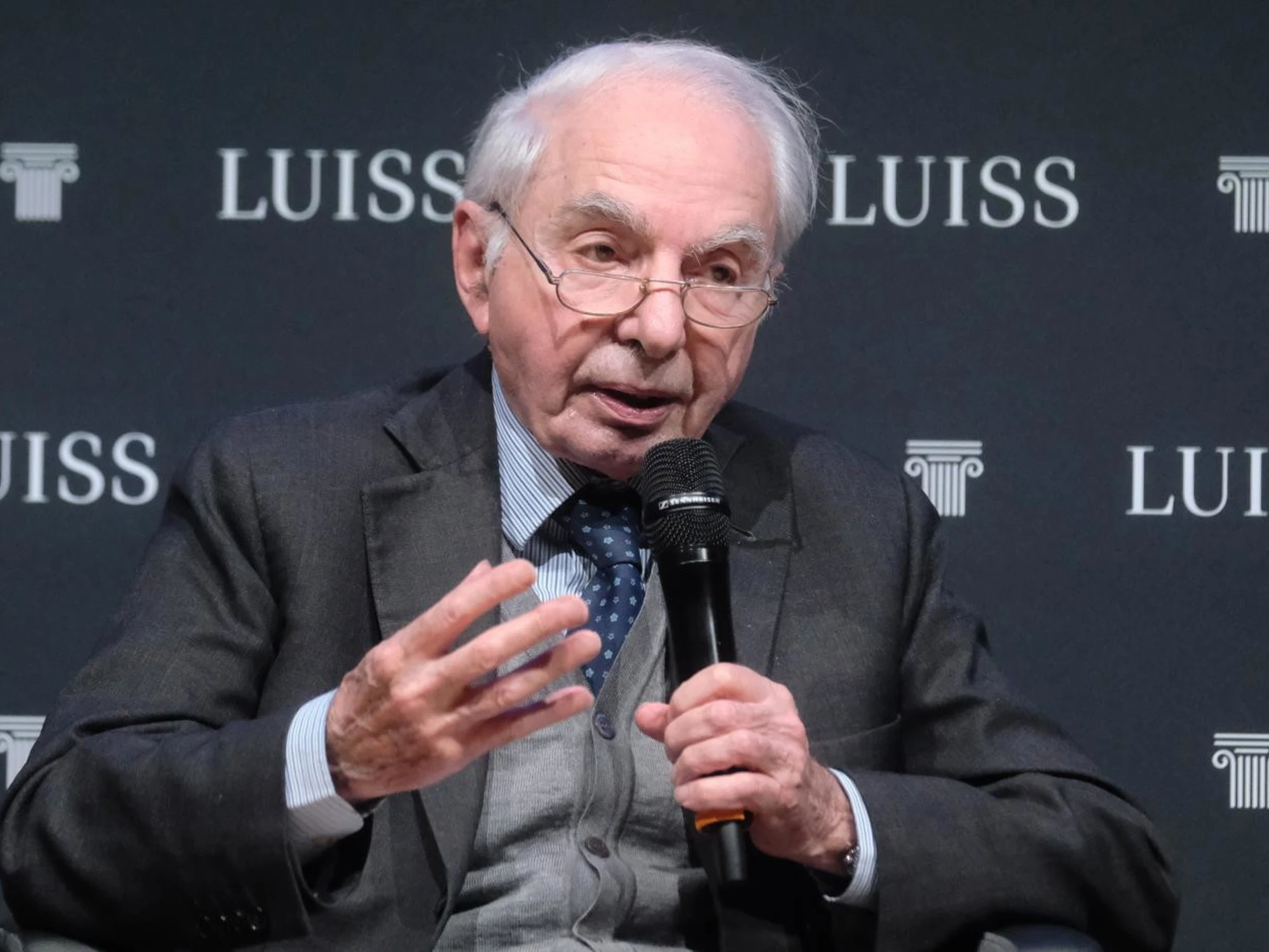 Giuliano Amato difende Katharina Zeller: "Ha fatto bene a rifiutare il Tricolore"