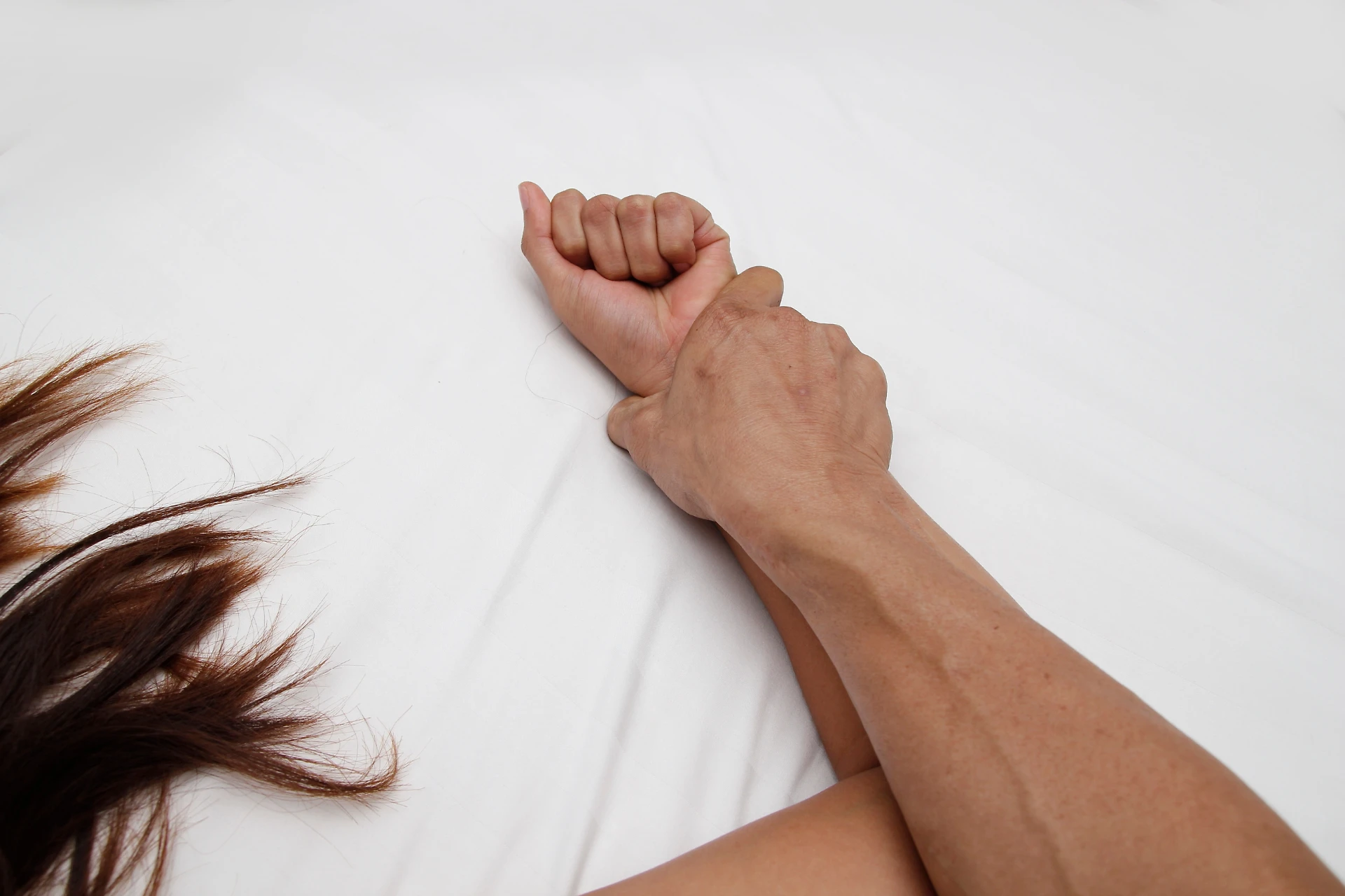 Violenza sulle donne, il rapporto choc dell'Istat: per un italiano su quattro è colpa di come si veste