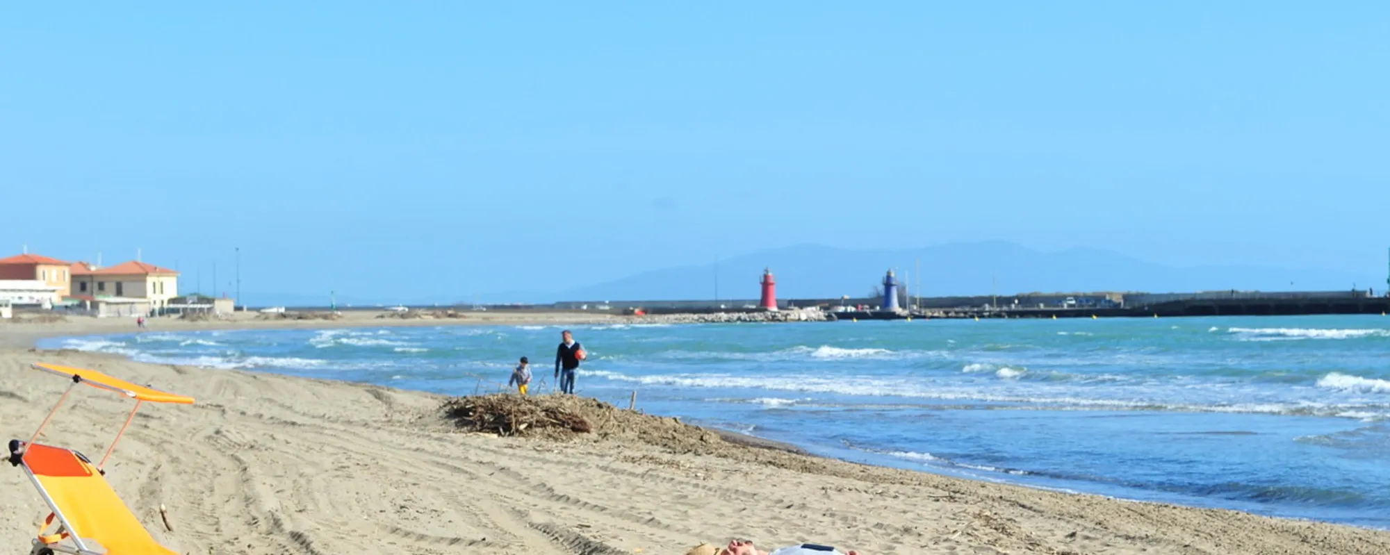 "Estrema prudenza, non avvicinatevi". Paura a Pasqua: cosa è stato trovato in spiaggia
