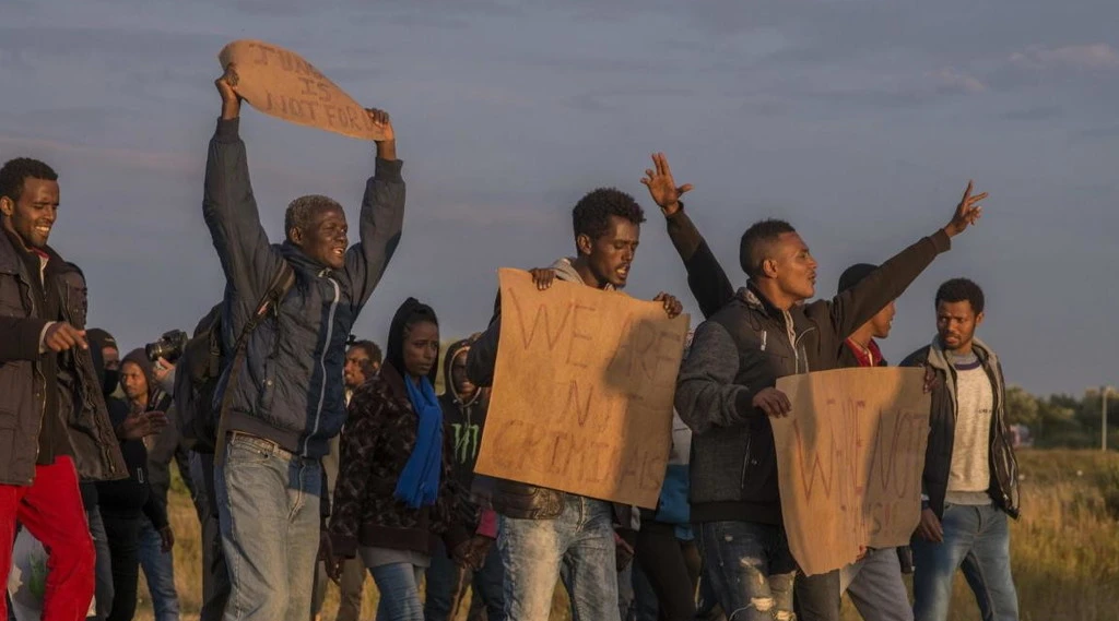 Ong, Mulè replica alla Francia: "Le porcherie di chi spara ai migranti"