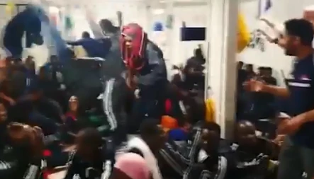Matteo Salvini contro Pd e Cinque Stelle: "I passeggeri della Ocean Viking ora festeggiano"