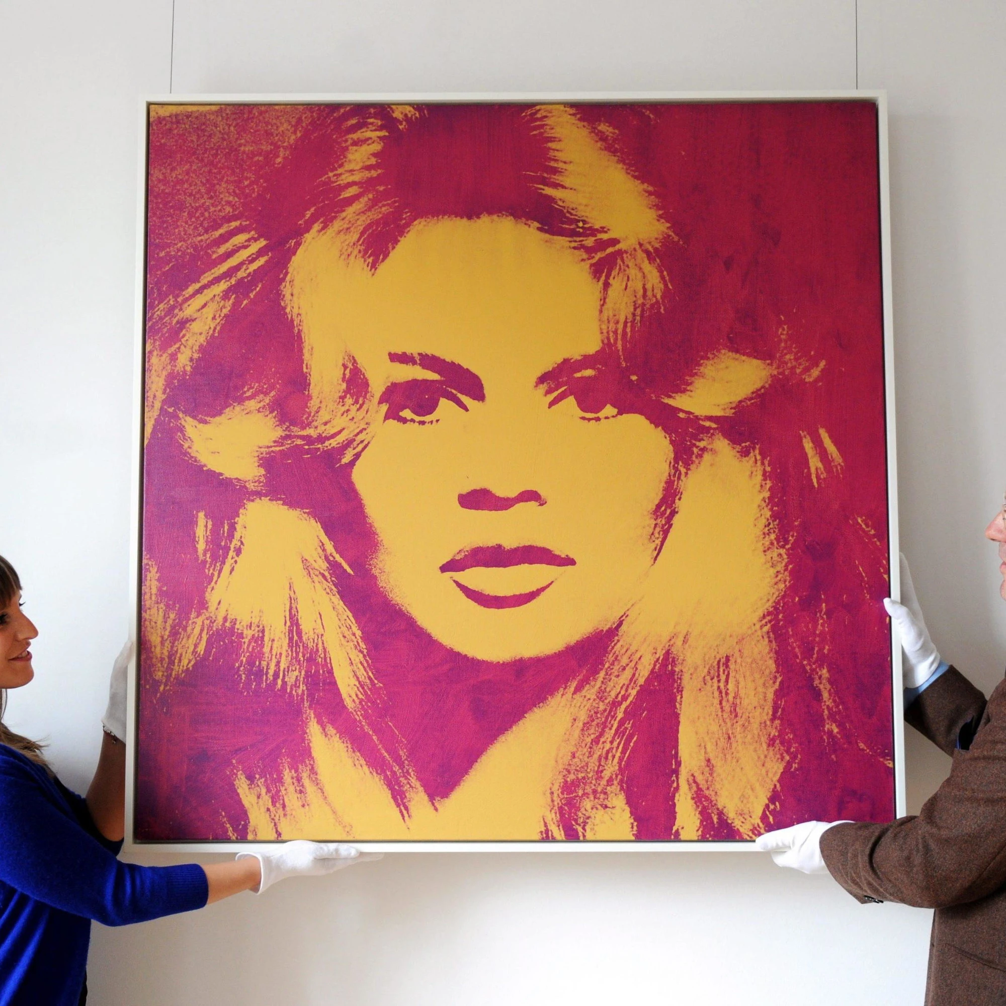 La sinistra azzanna BB