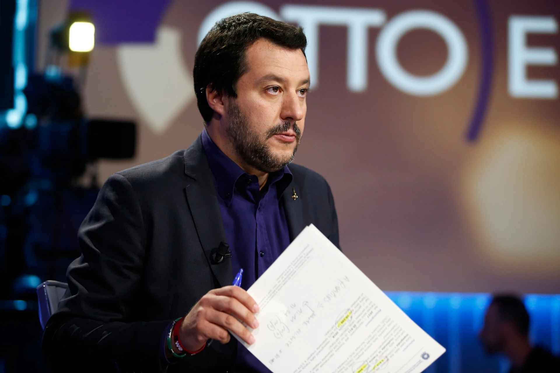 Aquarius, Matteo Salvini risponde a Emmanuel Macron: "Domani eccoti i 6000 migranti che hai promesso di prendere"