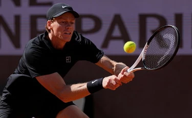 Sinner manda Medvedev ko: è il primo italiano dell'Era Open a raggiungere due finali consecutive al Foro Italico