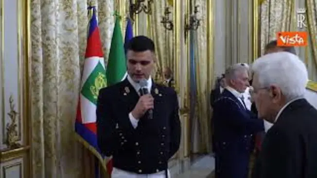 Leggi l'articolo: Mattarella riceve in dono un inclinometro a bolla all'incontro con la Marina Militare al Quirinale
